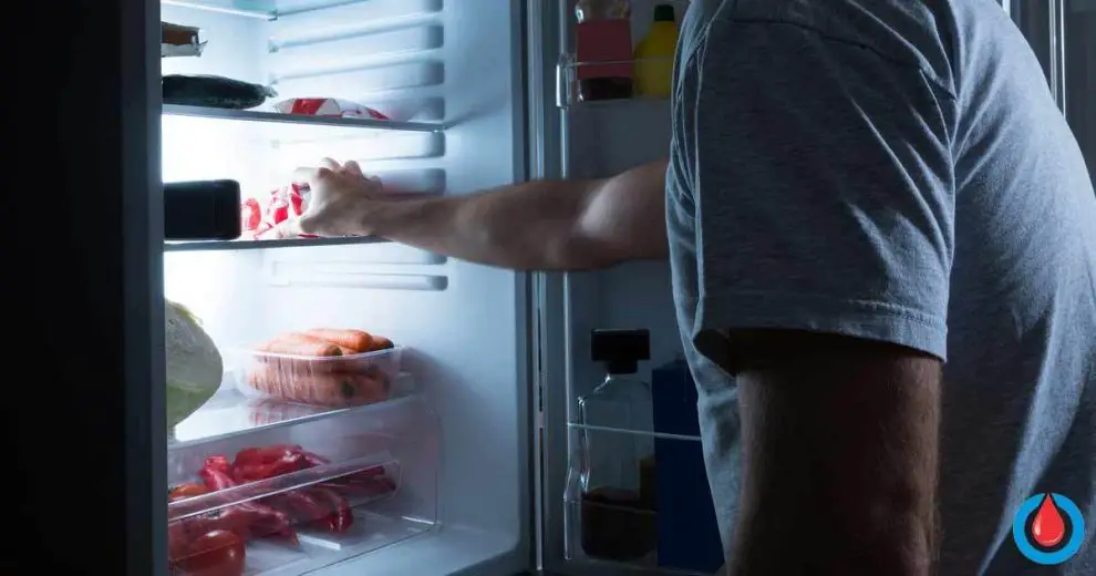 This Is Why People with Diabetes Need to Avoid Late-Night Snacks